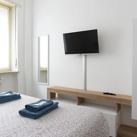 Melibi - Re Lear Apartments-3